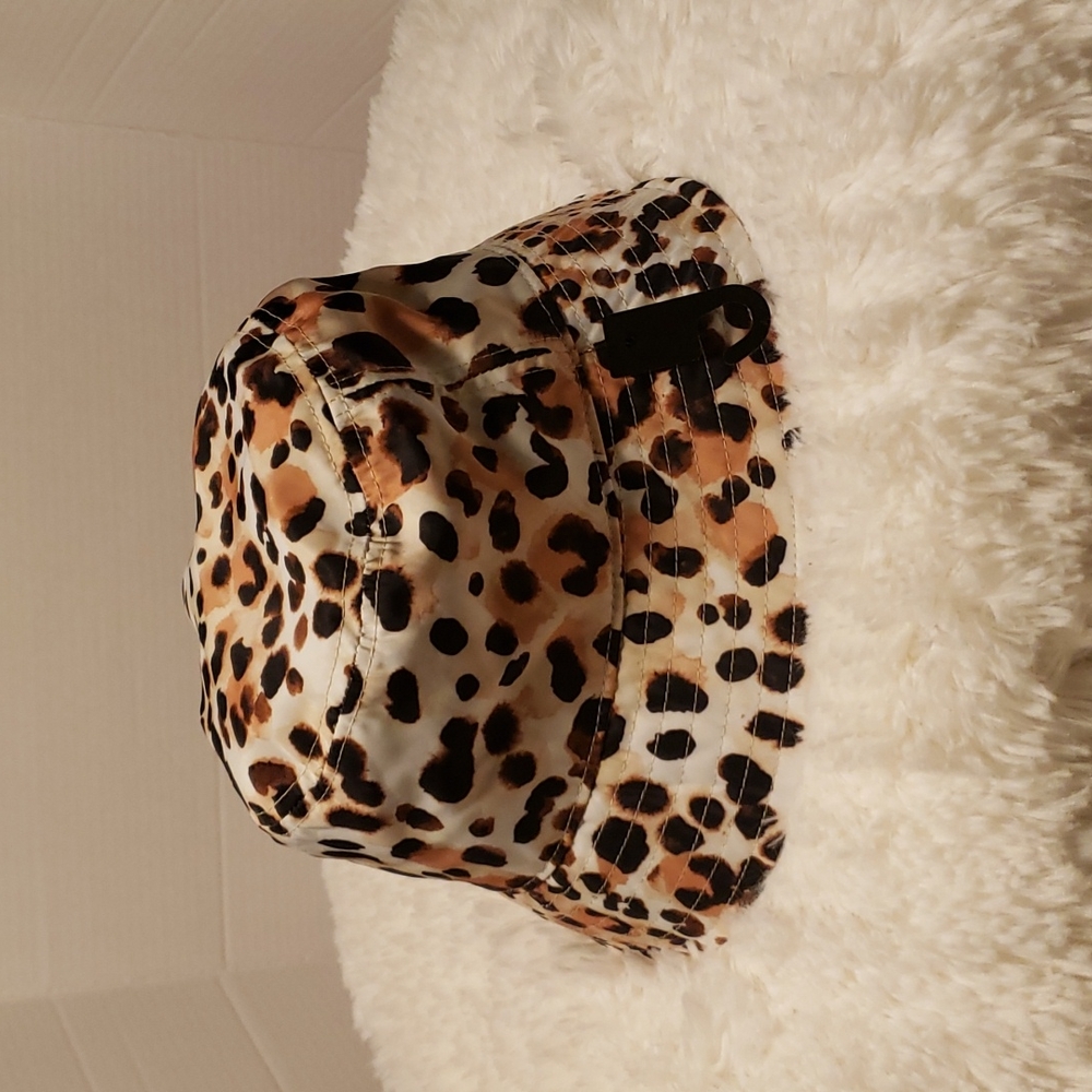 Ladies leopard bucket hat